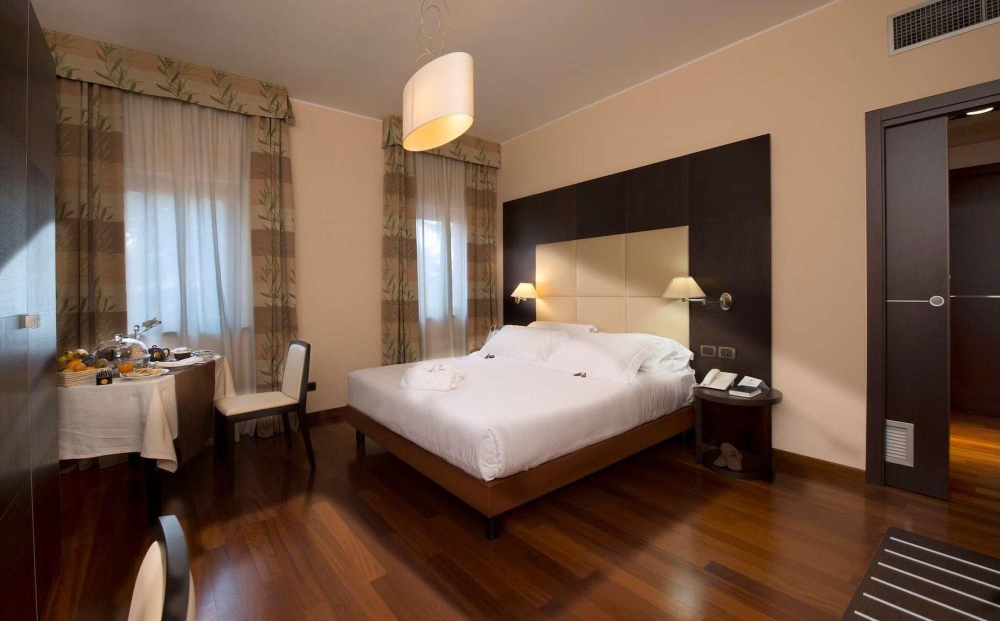 Hotel Guglielmo Катандзаро Екстериор снимка