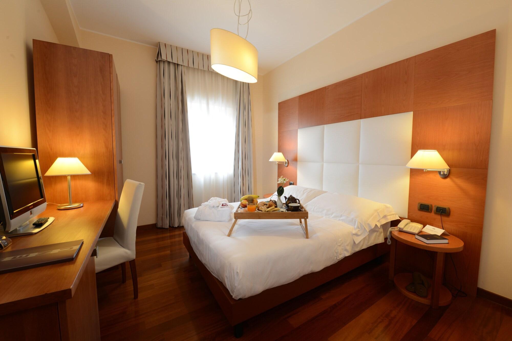 Hotel Guglielmo Катандзаро Екстериор снимка