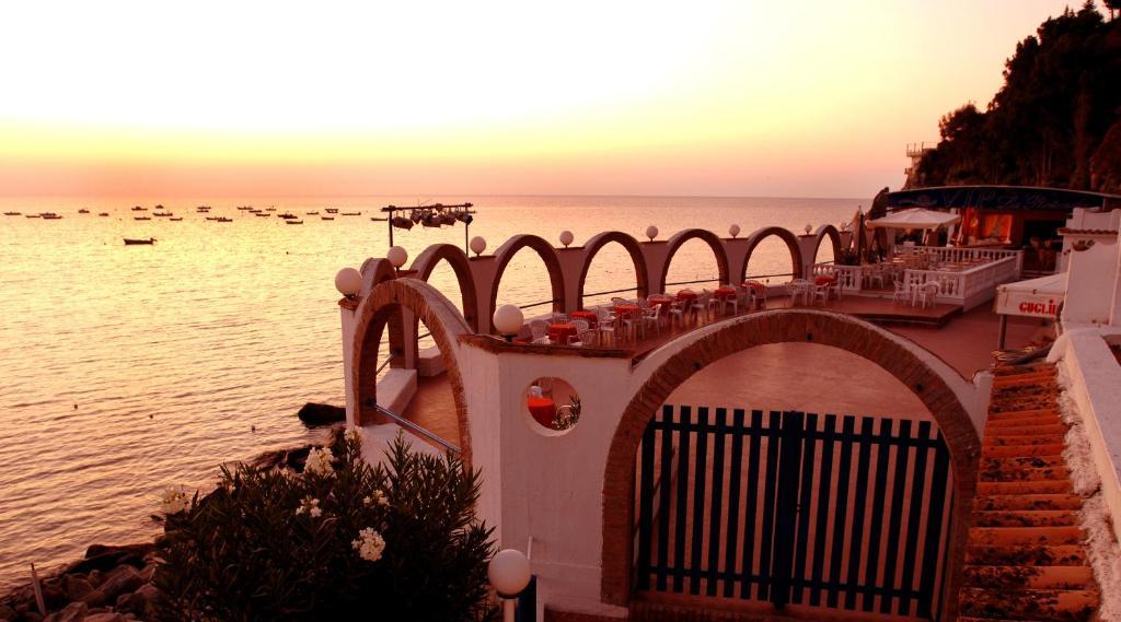Hotel Guglielmo Катандзаро Екстериор снимка