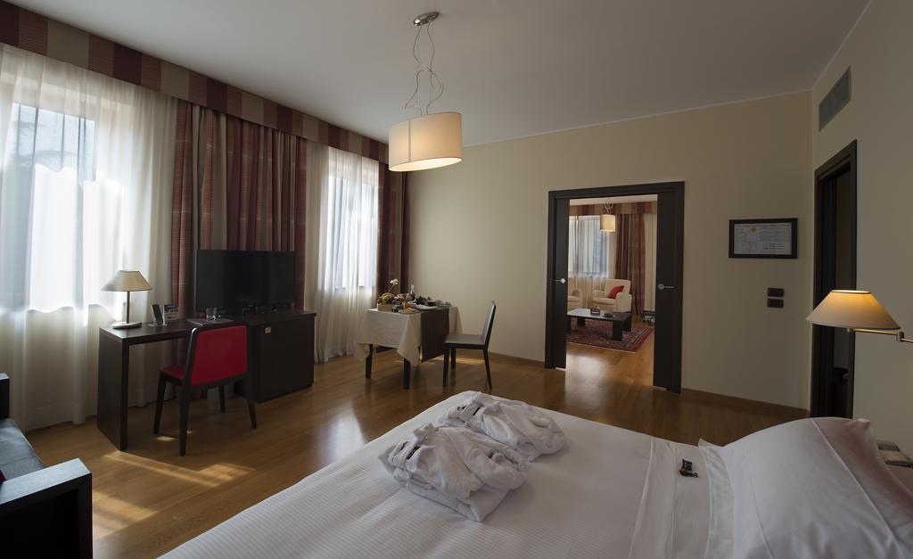 Hotel Guglielmo Катандзаро Стая снимка