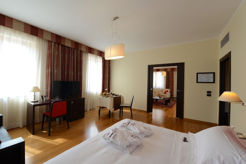 Hotel Guglielmo Катандзаро Екстериор снимка