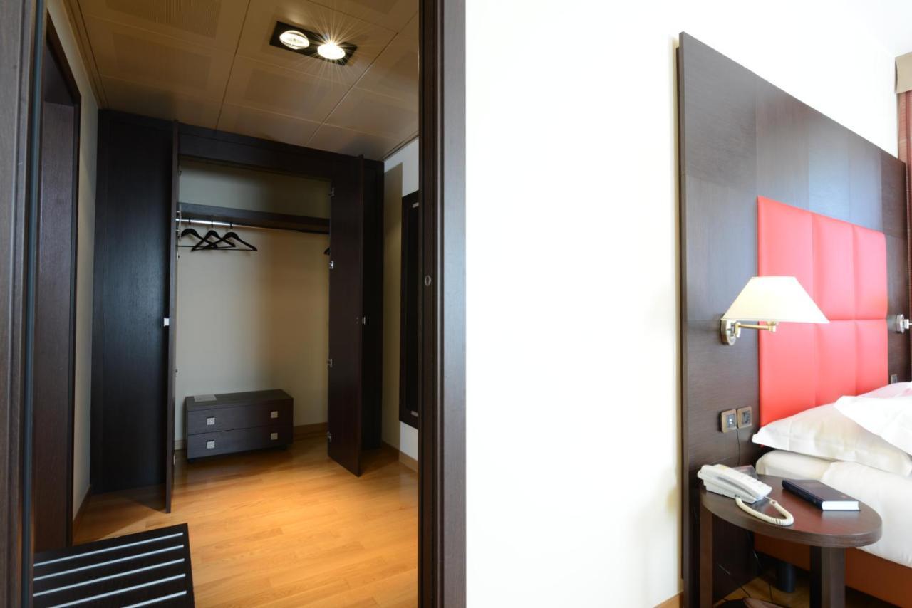 Hotel Guglielmo Катандзаро Екстериор снимка